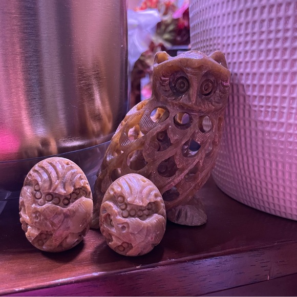 Red Steatite Carved Soapstone Stone owl and elephants. - Picture 6 of 6